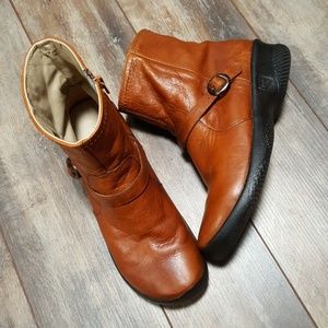 Keen brown leather zip ankle boots size 9